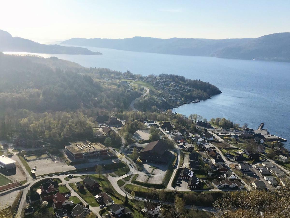 Apartamento Fjord Road Hjelmeland Exterior foto