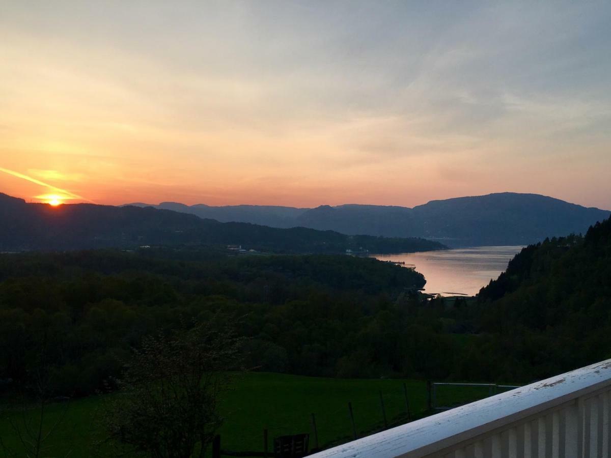 Apartamento Fjord Road Hjelmeland Exterior foto